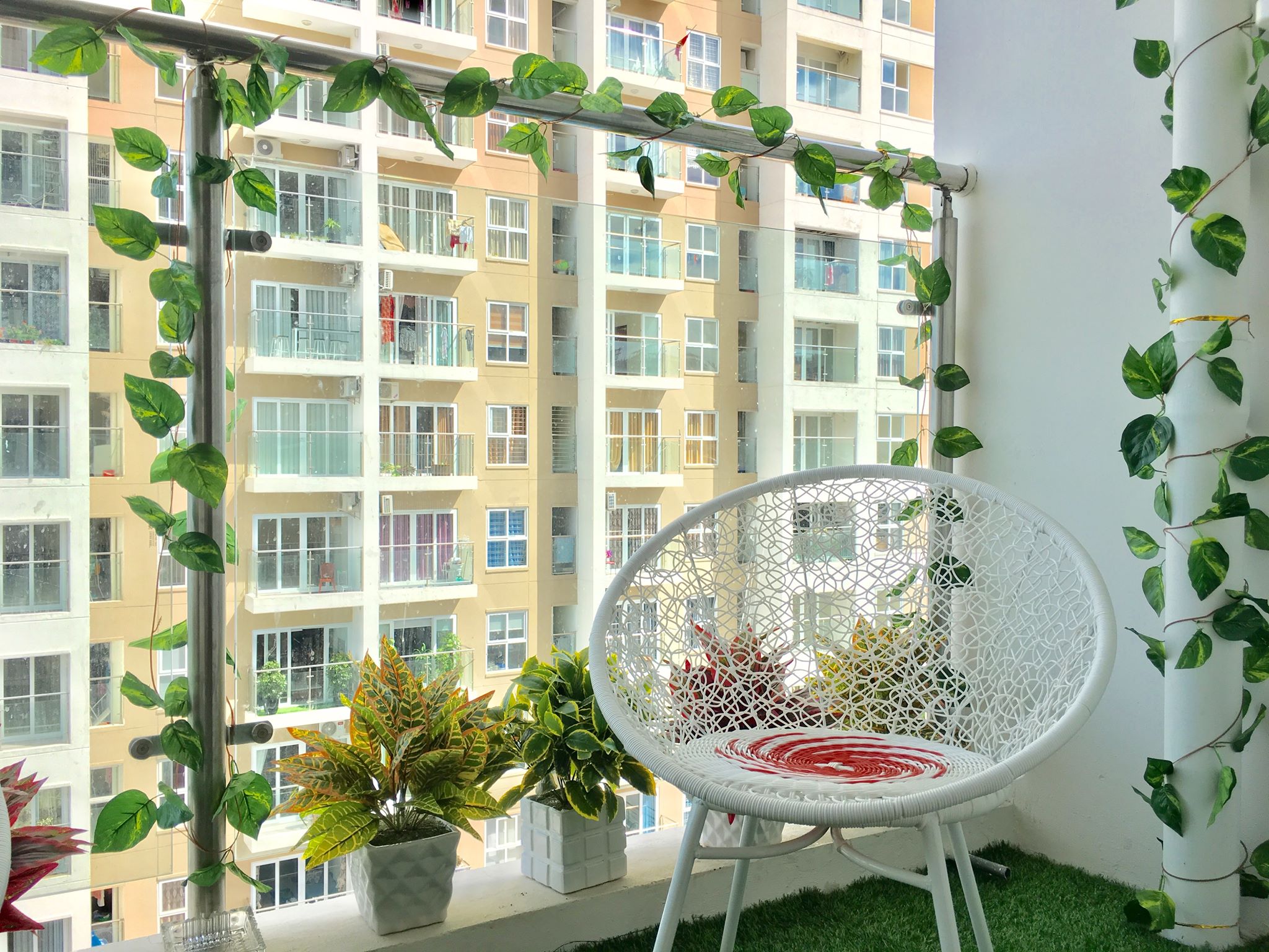 Ban công View Bể Bơi